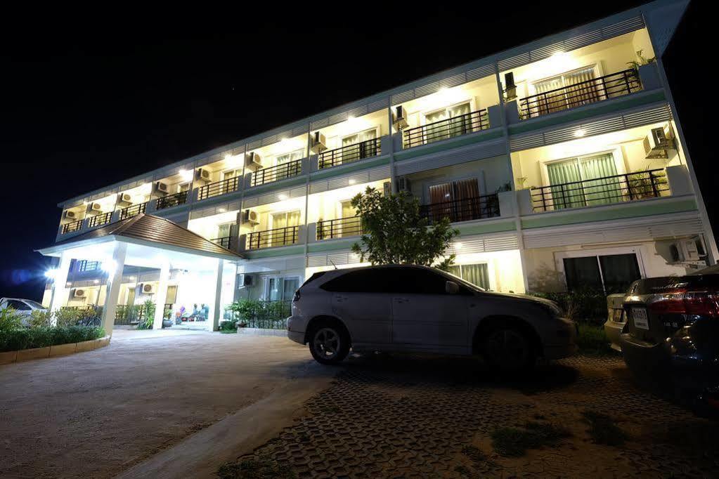 Privacy Residence Lopburi Luaran gambar
